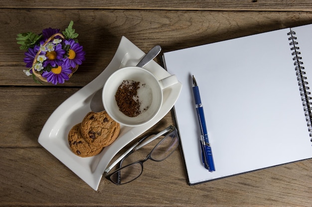 Contact desk with notepad